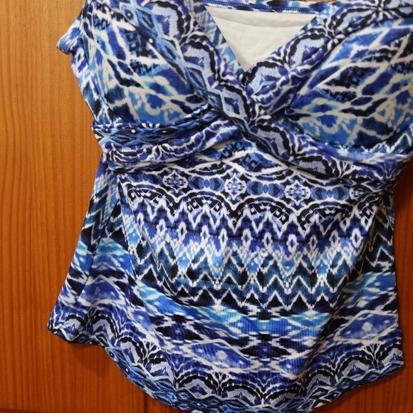 LA Blanca Blue Oasis Over the Shoulder Ikat Print Swim Tank Top US 2 - Picture 4 of 12